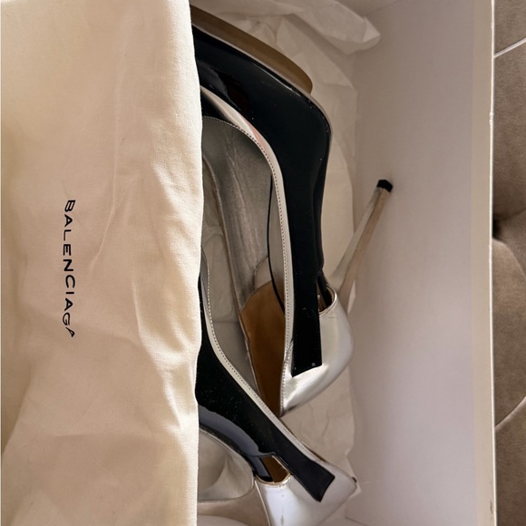 Balenciaga scarpa  Black and Silver Patent Pointed-Toe Stiletto Pumps 37 1/2 - Picture 4 of 9